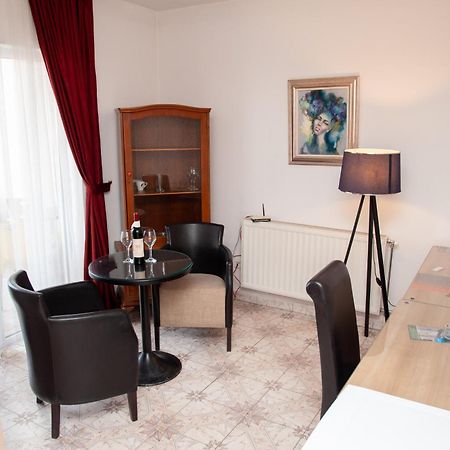 Hotel North City Titova Mitrovica エクステリア 写真