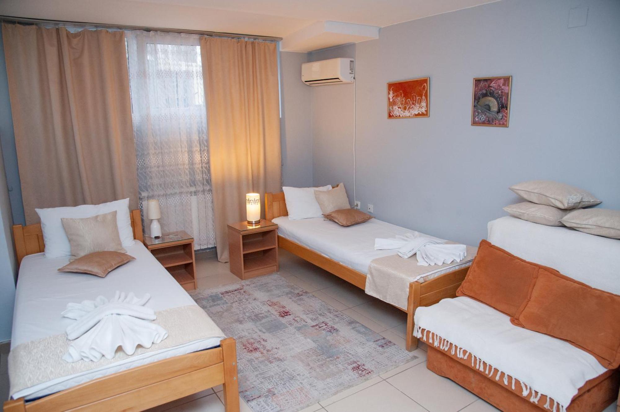 Hotel North City Titova Mitrovica エクステリア 写真