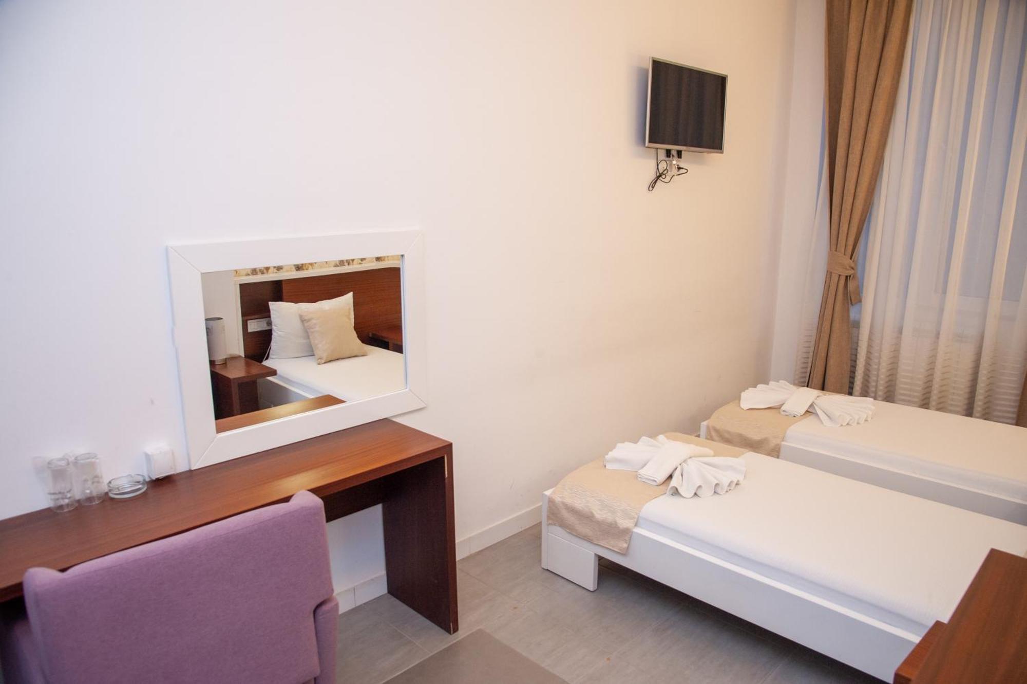 Hotel North City Titova Mitrovica エクステリア 写真
