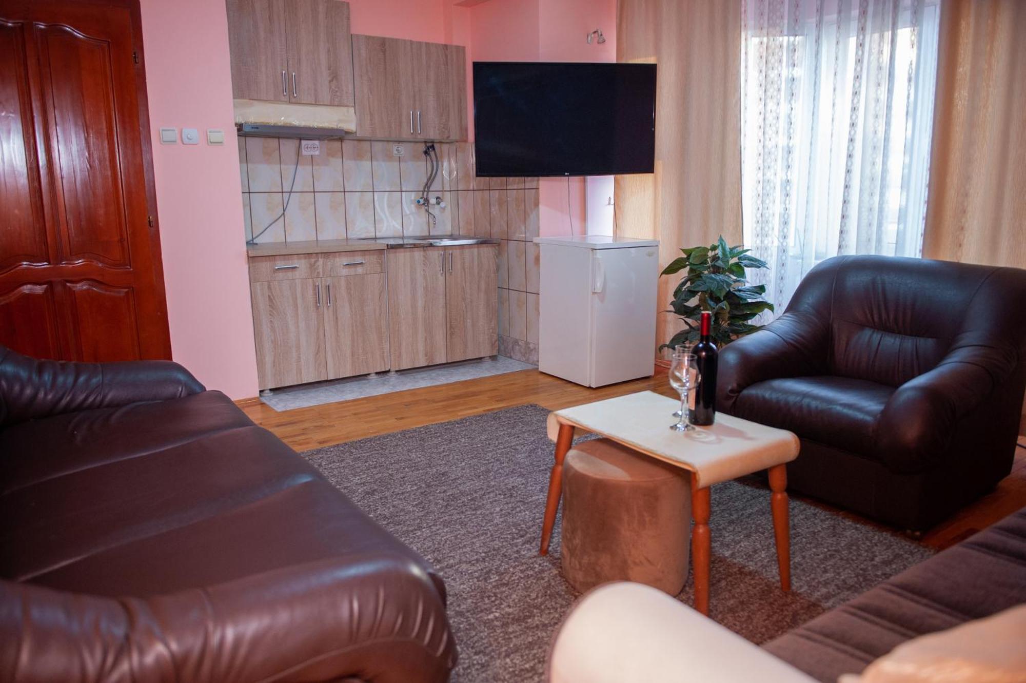 Hotel North City Titova Mitrovica エクステリア 写真