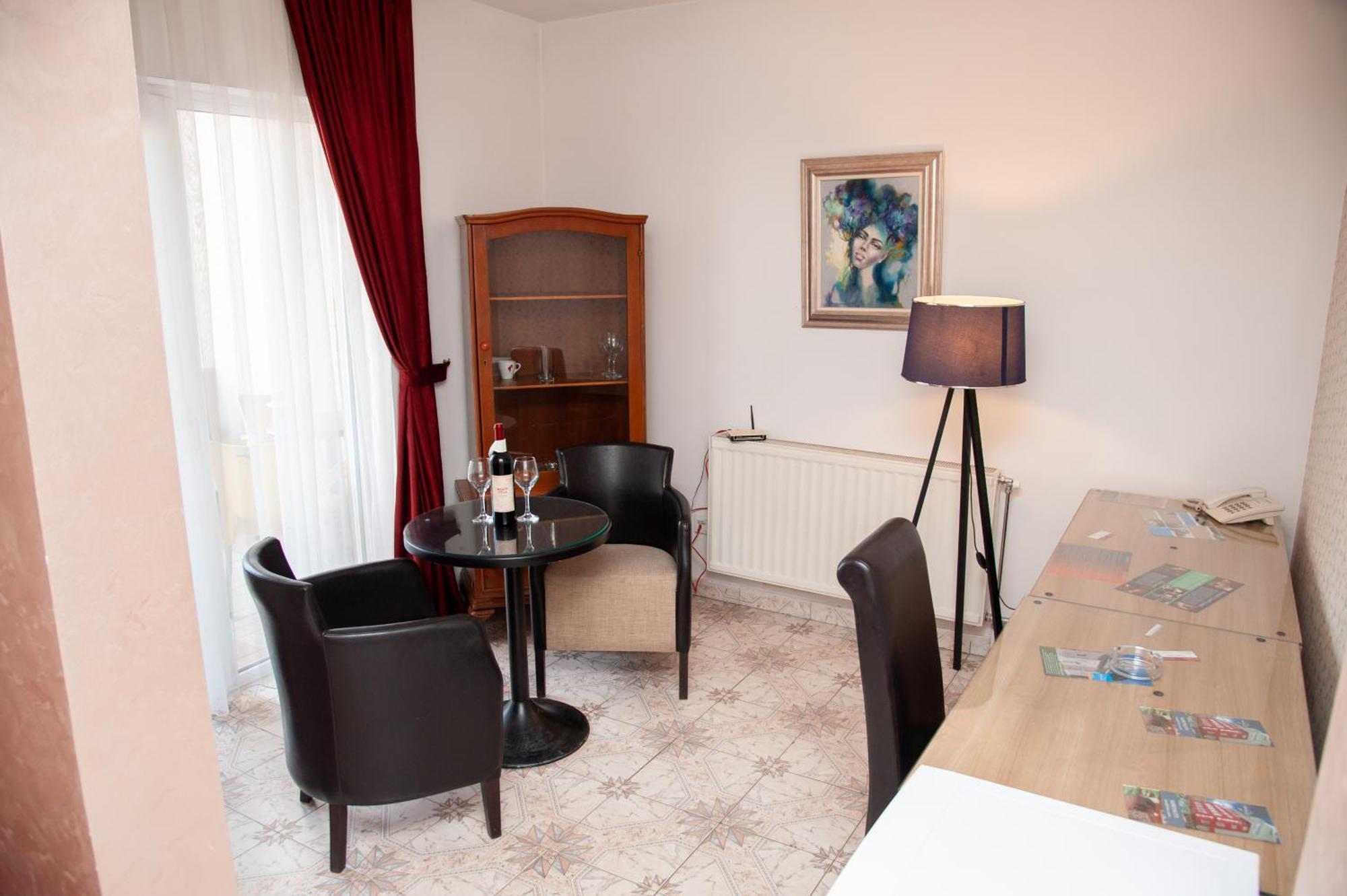 Hotel North City Titova Mitrovica エクステリア 写真