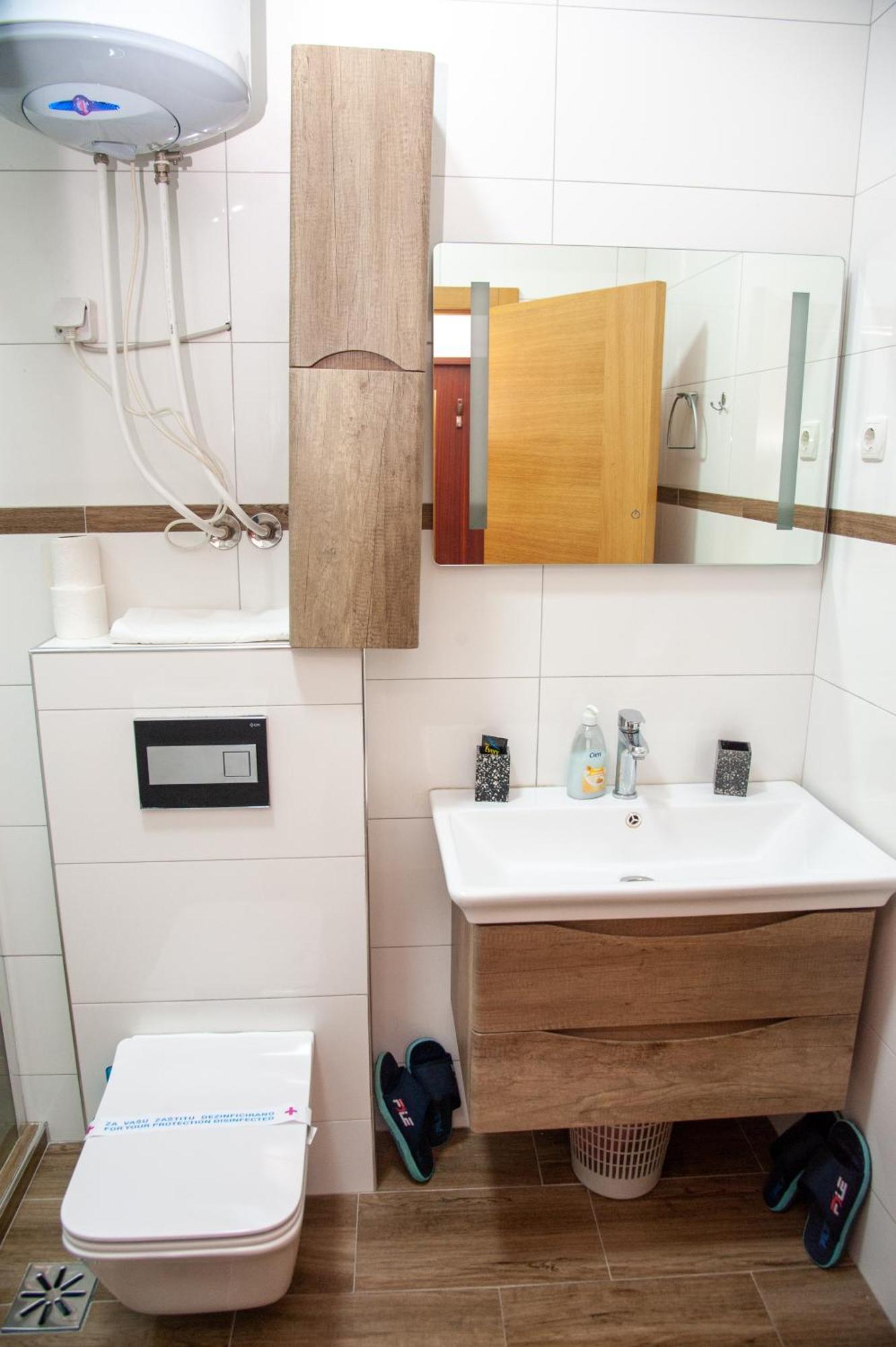 Hotel North City Titova Mitrovica エクステリア 写真