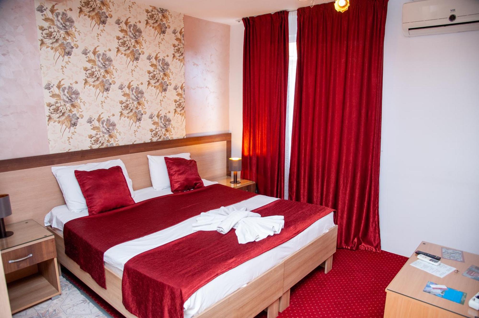 Hotel North City Titova Mitrovica エクステリア 写真