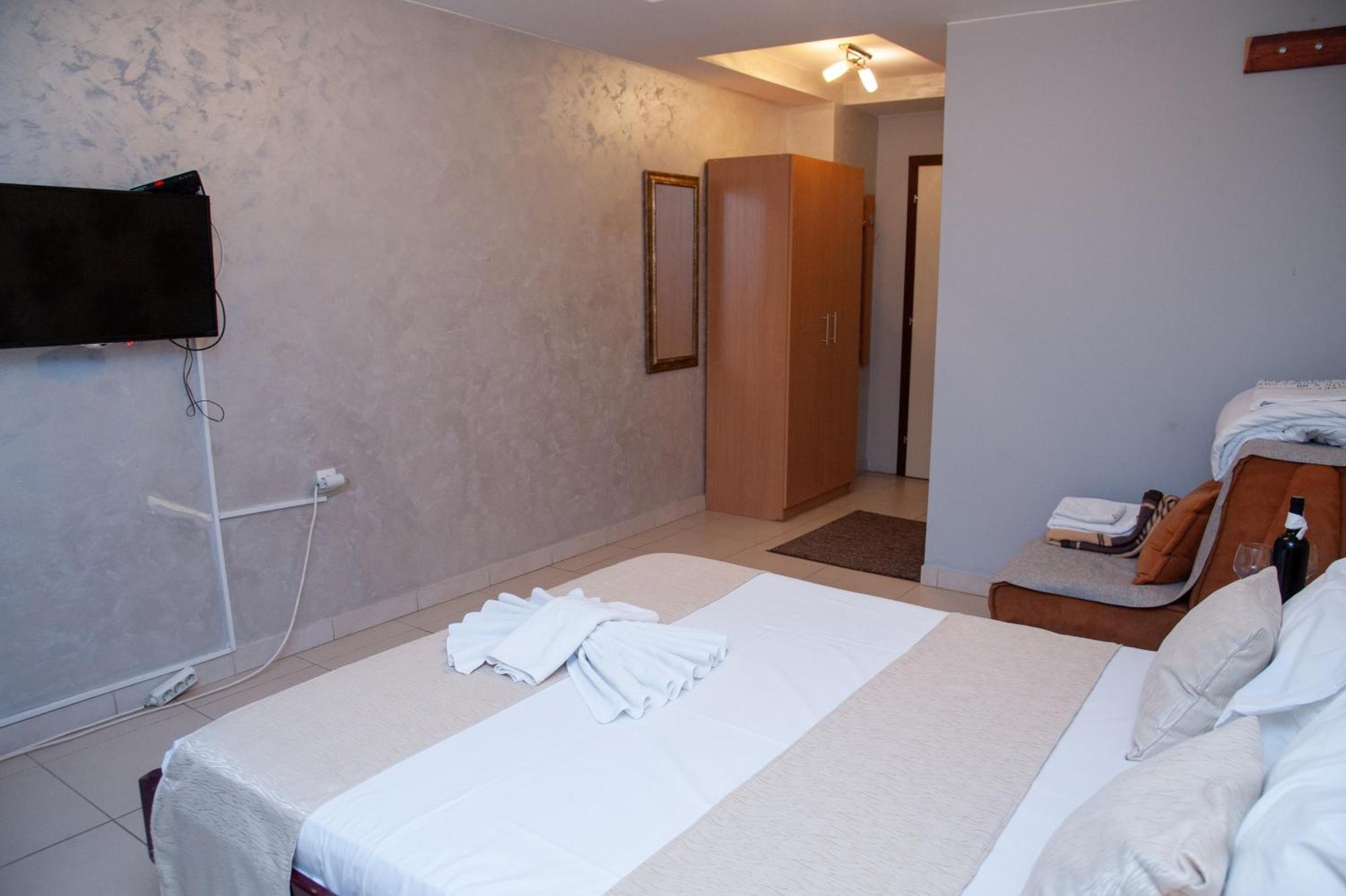 Hotel North City Titova Mitrovica エクステリア 写真