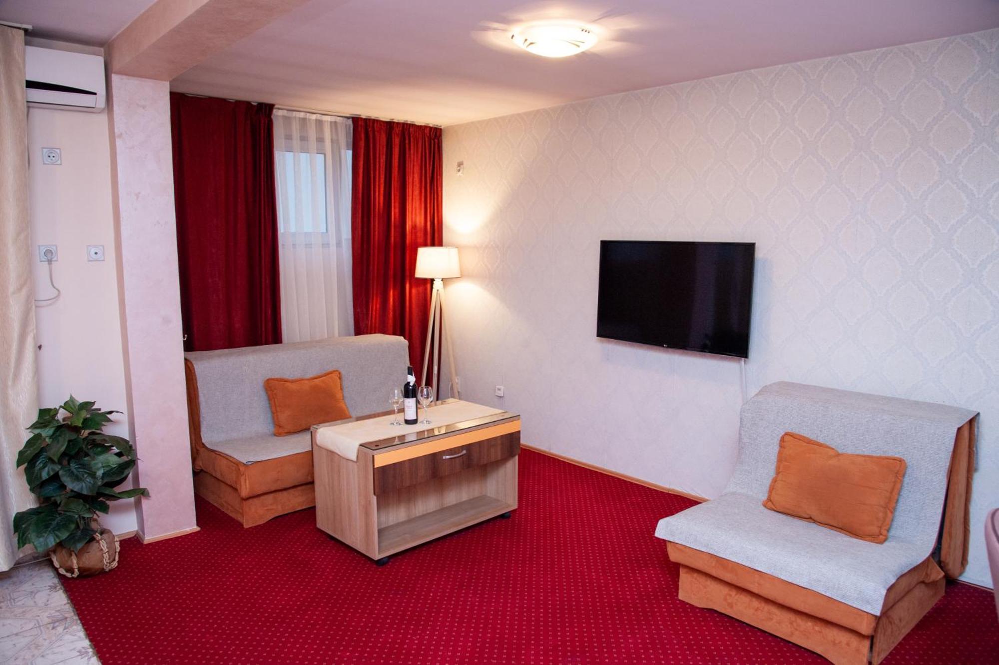 Hotel North City Titova Mitrovica エクステリア 写真