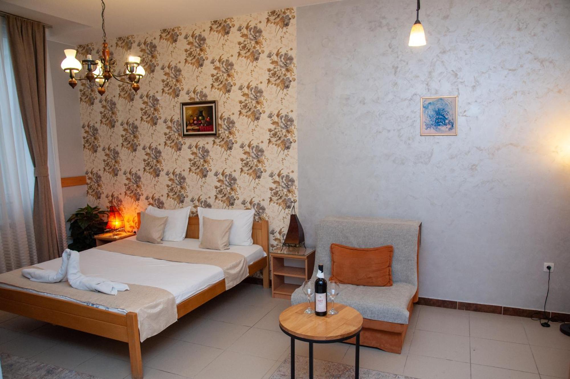 Hotel North City Titova Mitrovica エクステリア 写真