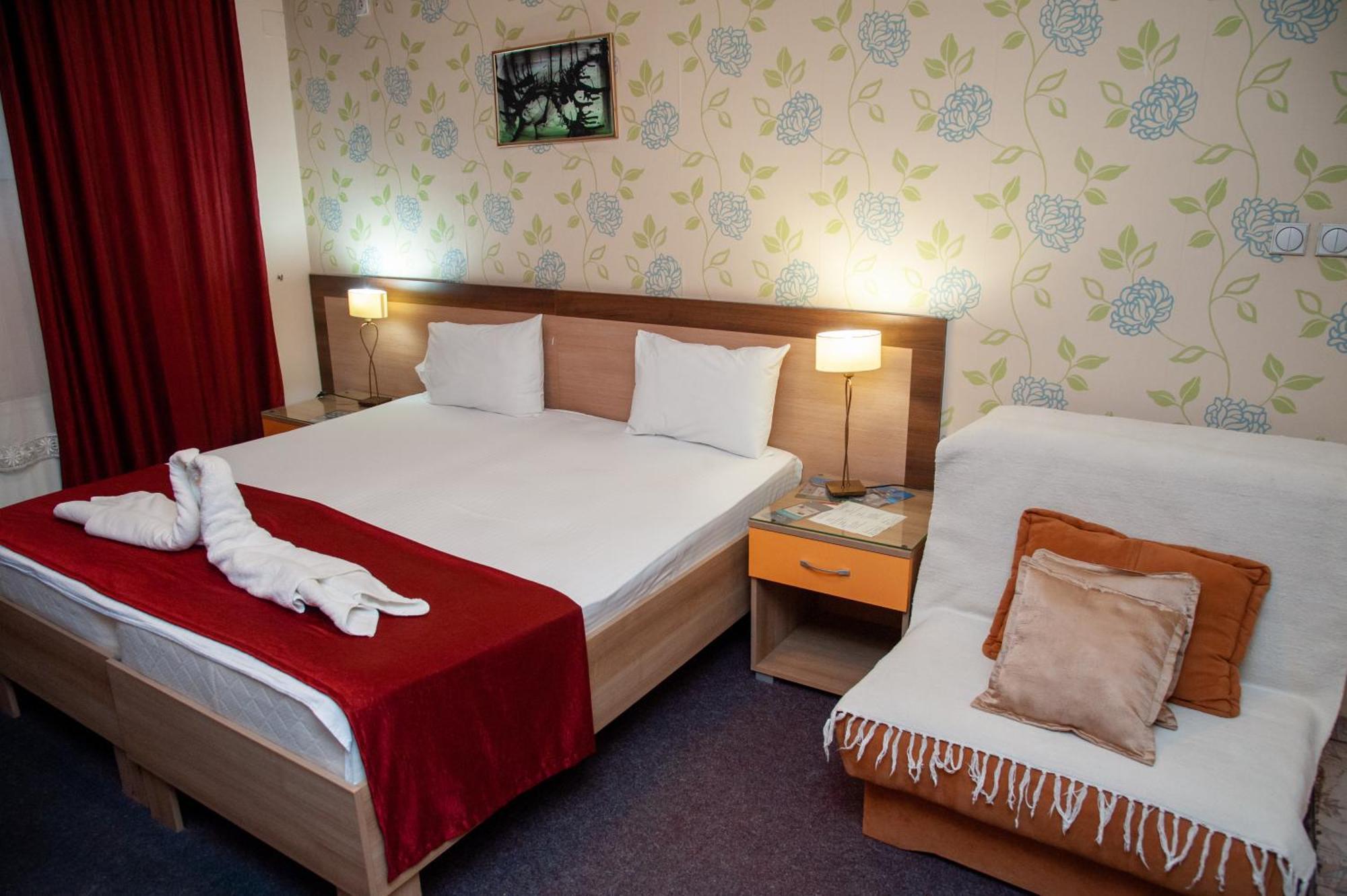 Hotel North City Titova Mitrovica エクステリア 写真