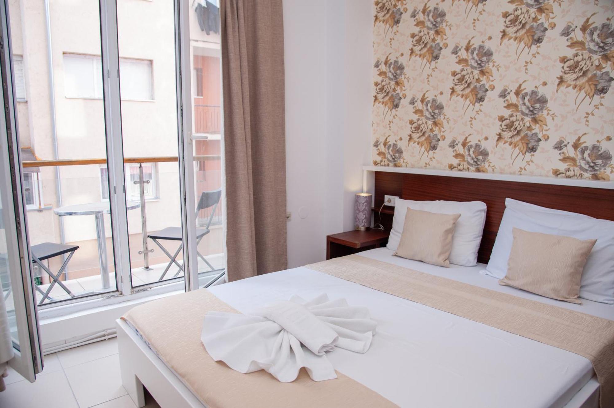 Hotel North City Titova Mitrovica エクステリア 写真